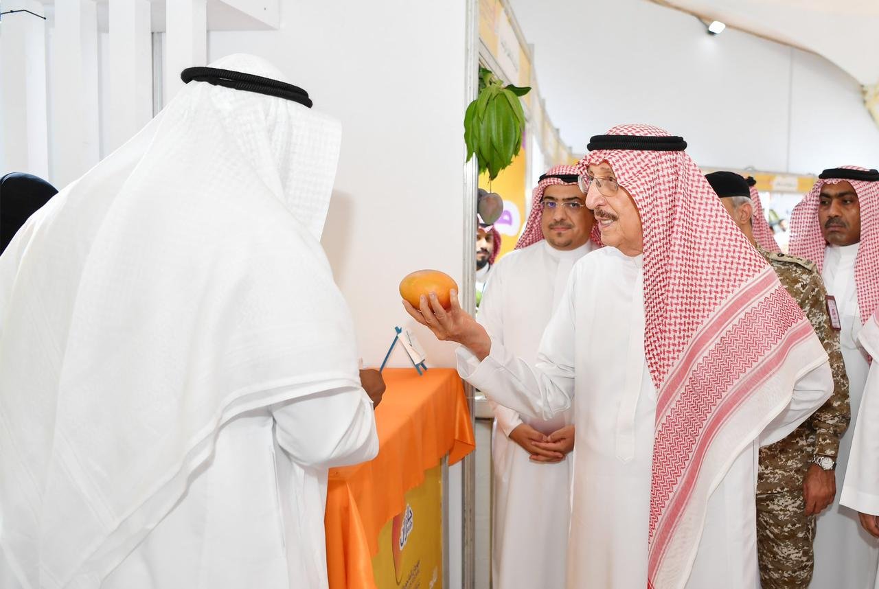 أمير جازان يُدشّن مهرجان المانجو و الفواكه الاستوائية الـ 20 بمحافظة صبيا