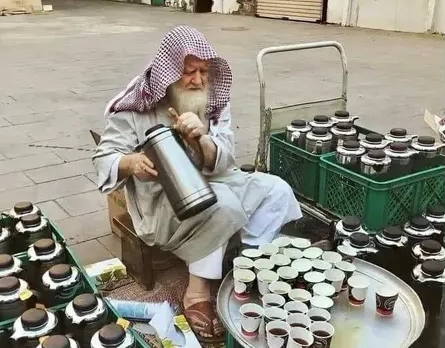 وفاة السوري مُطعم زوار المسجد النبوي بالمجان لـ 40 عاما