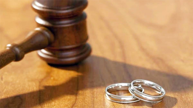 رفضت بيع كليتها لشراء زوجها دراجة فطلقها !