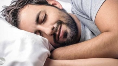 ما هو سبب الضحك خلال النوم؟