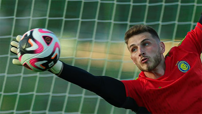 بينتو النصر حارس محظوظ يلعب بكلتا قدميه وأجبر أتليتيكو على تغيير قواعده