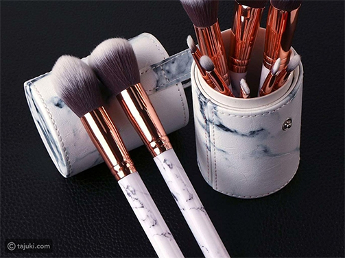 فرش المكياج الأساسية واستخدامها بالصور