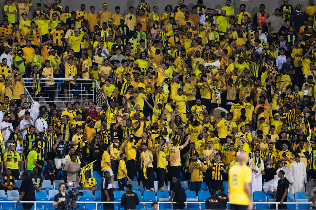 في ختام جولة "نحلم ونحقق".. الهلال "عقوبة" لـ"كلاسيكو" الاتحاد.. ضرب ضيفه بثلاثية وانتزع الصدارة