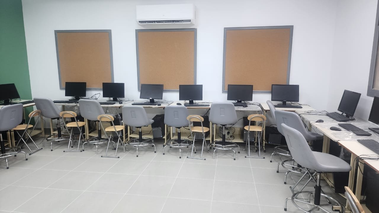 محافظ فيفاء يزور مجمع العدوين التعليمي للبنات