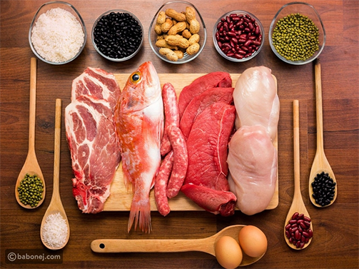 النظام الغذائي الصحي لتخفيف أعراض انقطاع الطمث (سن اليأس).