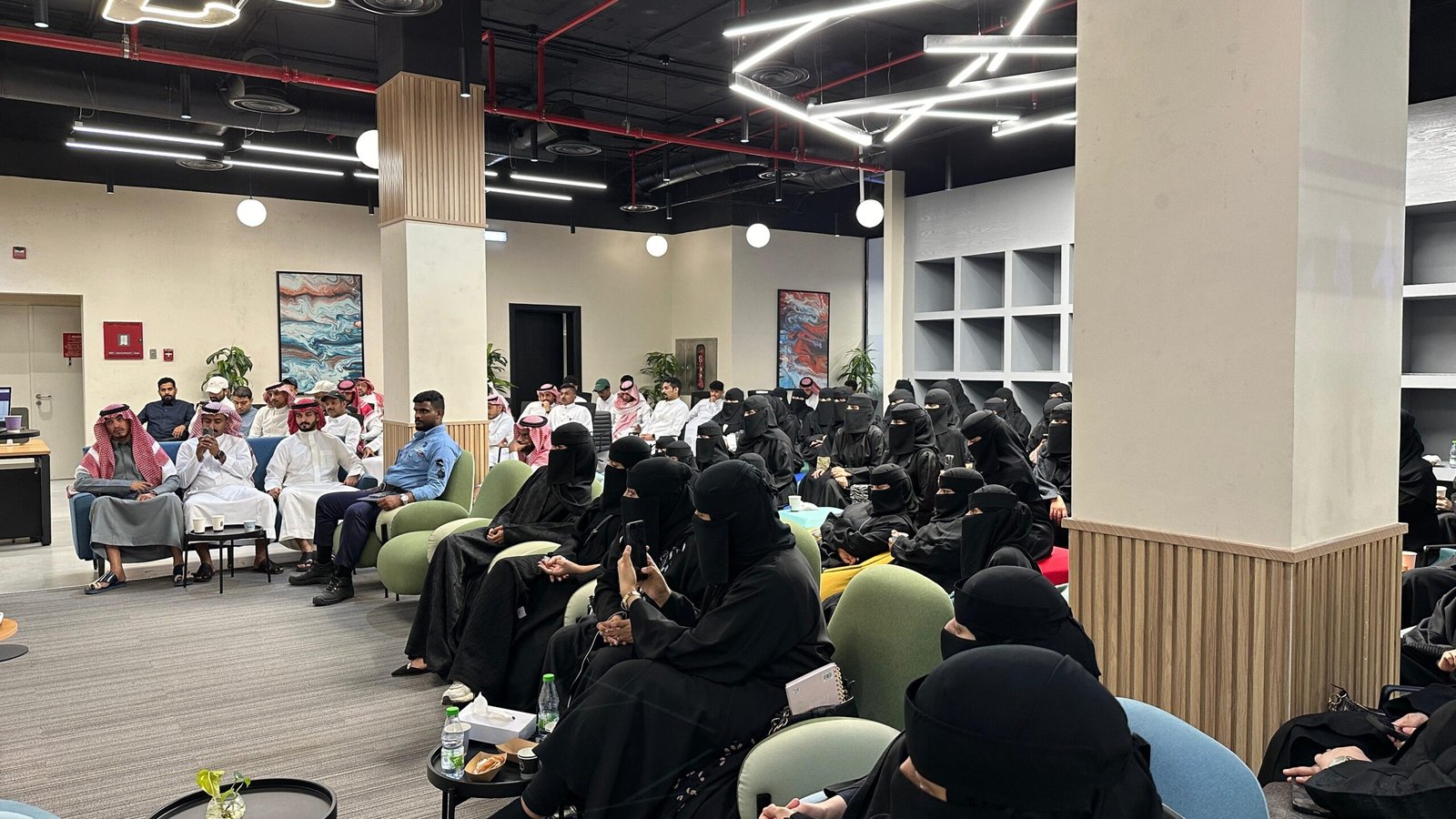 جادة 30 بجازان بالشراكة مع إنماء جازان تتنظم دوارة التخطيط المالي والاستثماري لرواد الاعمال