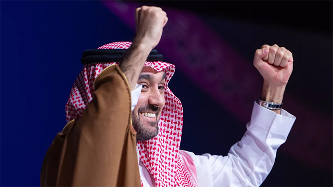 أول تعليق من وزير الرياضة عقب إعلان فوز السعودية باستضافة كأس العالم 2034