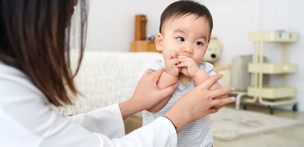 اسباب العض عند الاطفال​: أسهل طريقة لتخليصه من هذه العادة!