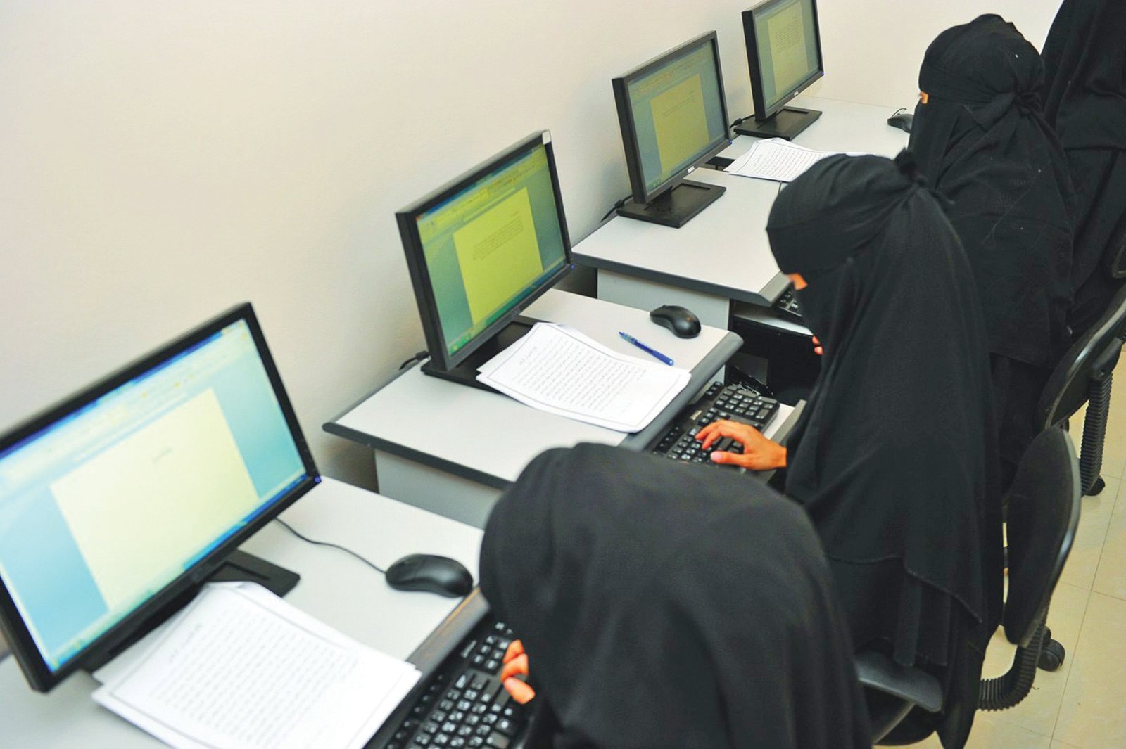 المرأة السعودية.. نهضة حضارية تاريخية وصانعة قرار