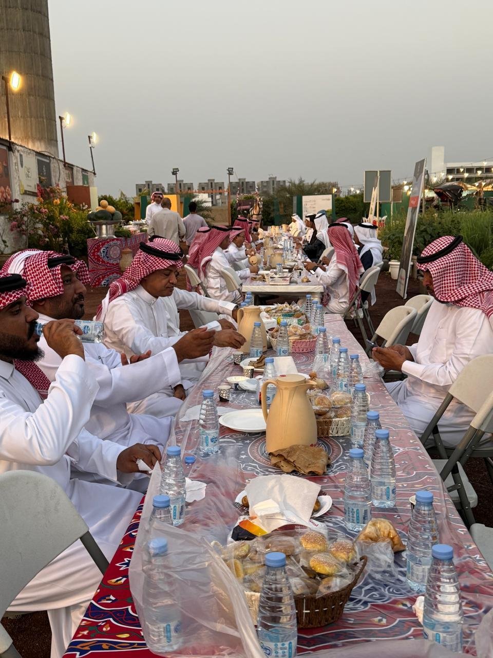 جمعية عين لطب العيون بجازان تنظم إفطارًا رمضانيًا بمزرعة الفل الريفية بضمد