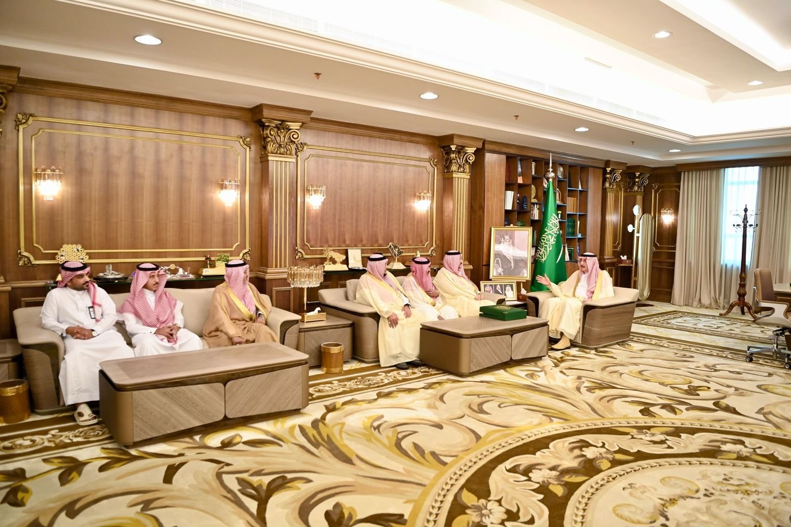 أمير منطقة جازان يتسلم التقرير السنوي لجمعية الأمير محمد بن ناصر للإسكان التنموي