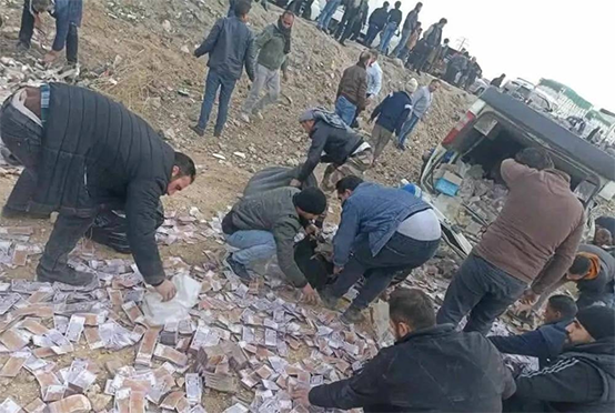 سورية: تطاير «الملايين» إثر انفجار عجلة شاحنة البنك المركزي
