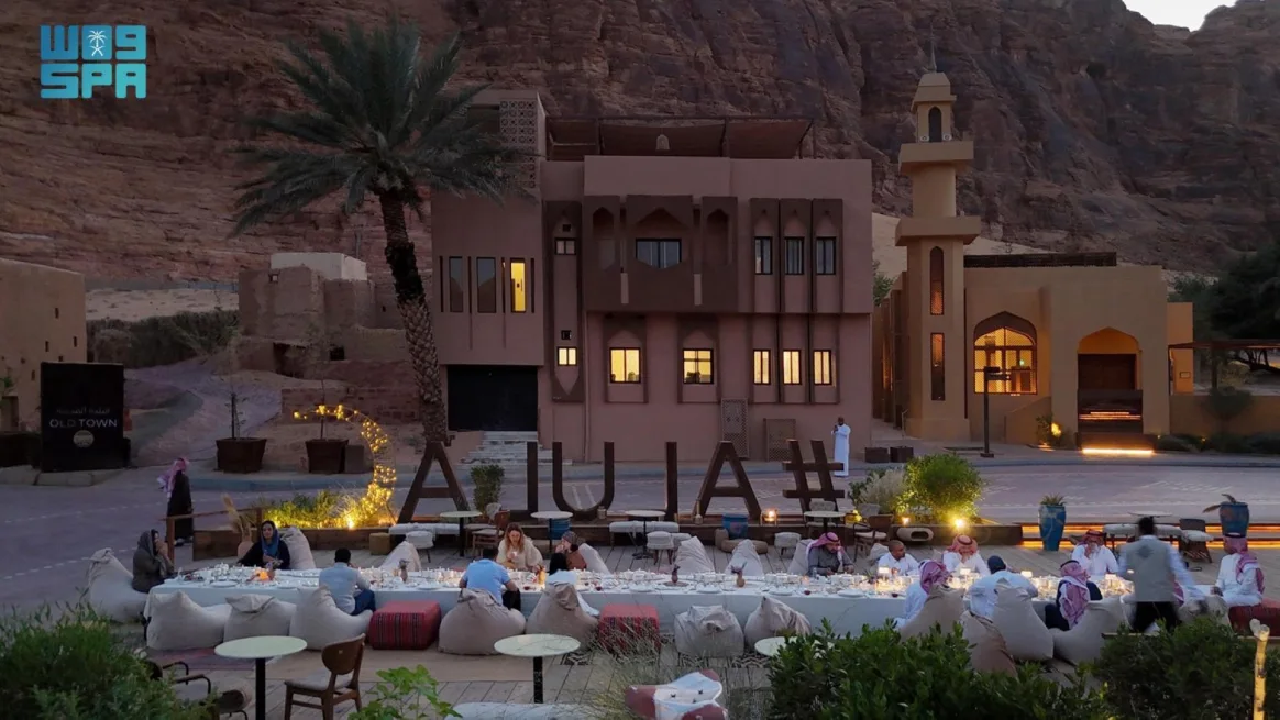 "طوفرية".. جسر رمضاني يجمع الثقافات بقلب العُلا