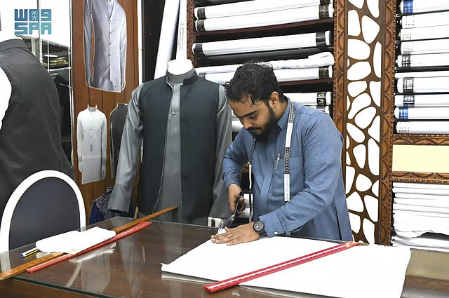 جدة.. أسواق الملابس الرجالية تشهد حراكاً كبيراً مع قرب عيد الفطر المبارك