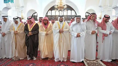 نائب أمير منطقة الرياض يؤدي صلاة الميت على الدكتور مطلب النفيسة
