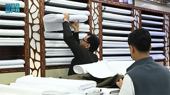 جدة.. أسواق الملابس الرجالية تشهد حراكاً كبيراً مع قرب عيد الفطر المبارك