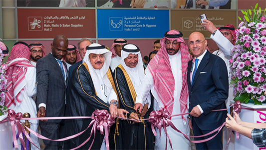 بمشاركة رئيس اللجنة الوطنية للمعارض والمؤتمرات.