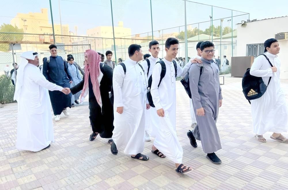 اليوم عودة الطلاب.. بدء تسجيل المستجدين.. إعلان فرص النقل