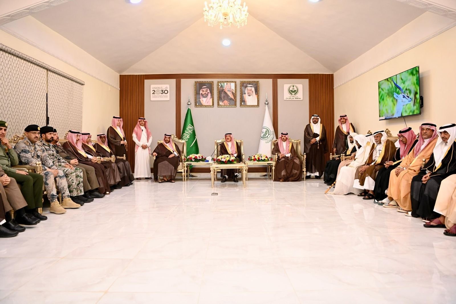 أمير منطقة جازان يلتقي مشايخ محافظة جزر فرسان