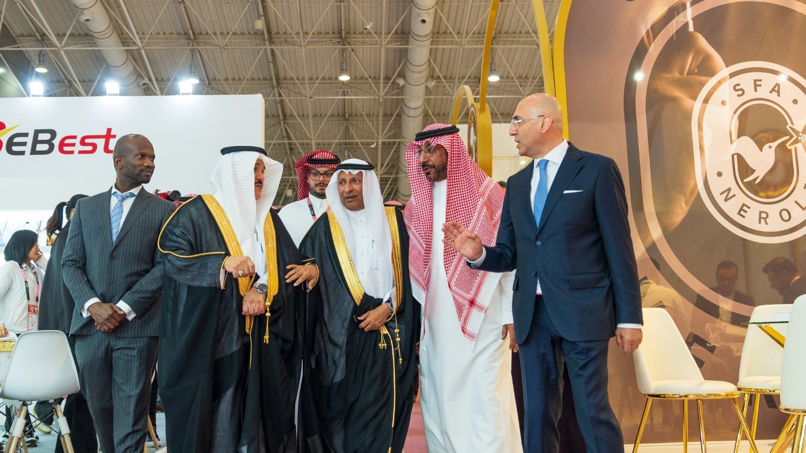 بمشاركة رئيس اللجنة الوطنية للمعارض والمؤتمرات.