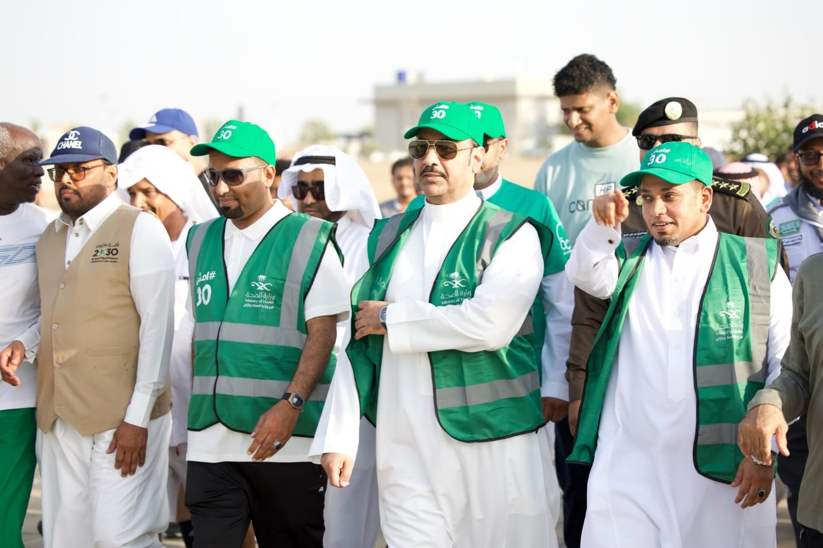 محافظ صبيا ورئيس البلدية يقودان مسيرة المشي الصحي ضمن مبادرة امش_30