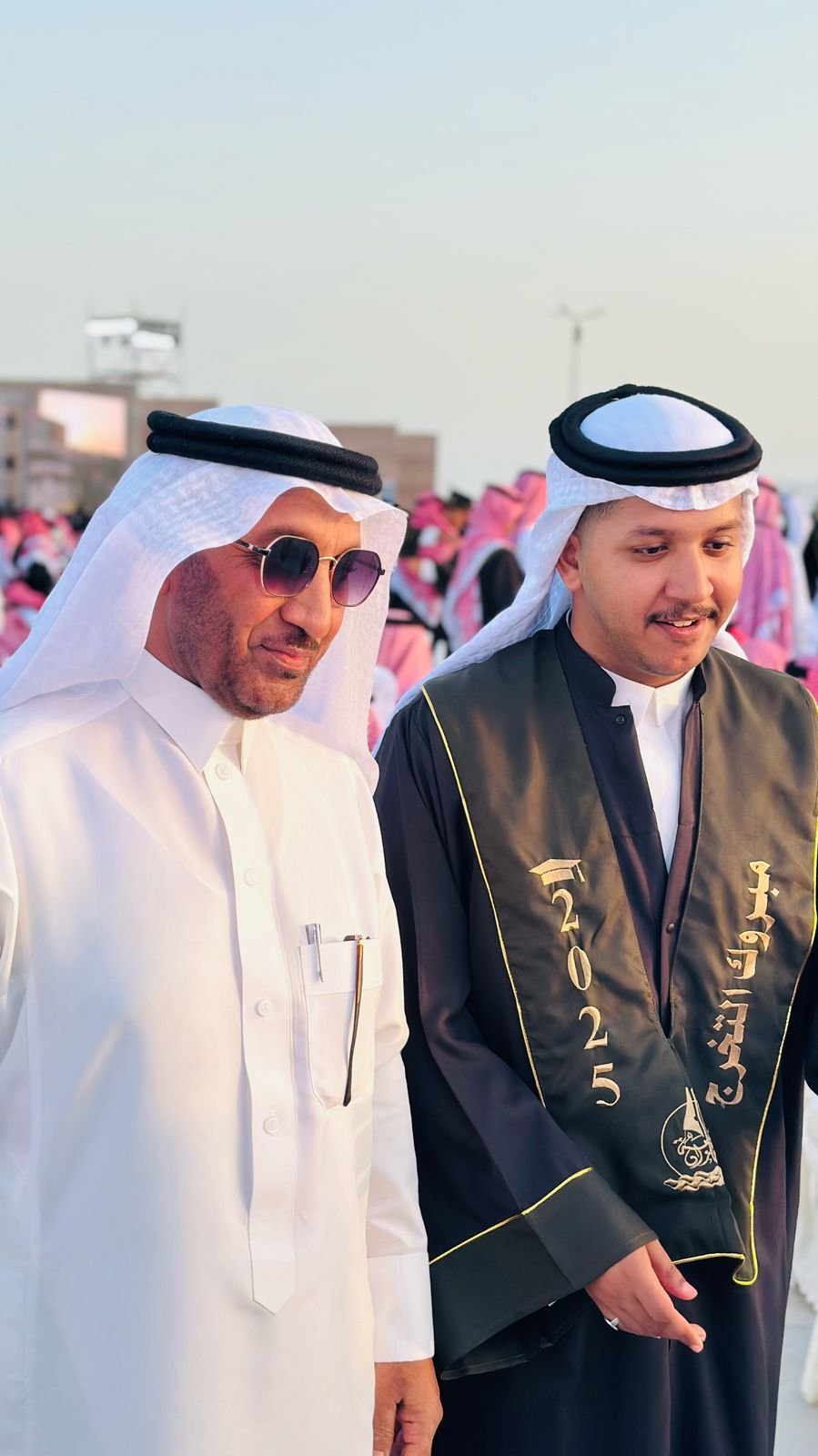 الأستاذ فتح الدين إبراهيم الشريف يحتفل بتخرج إبنه إبراهيم من جامعة جازان