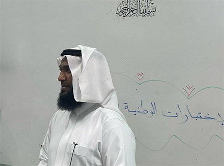 طلاب مدرسة الملك عبد العزيز يؤدون اختبار " نافس "