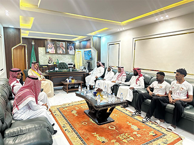 محافظ الحرث يستقبل فريق صقور الحرث بمناسبة تحقيقهم بطولة دورة رمضان