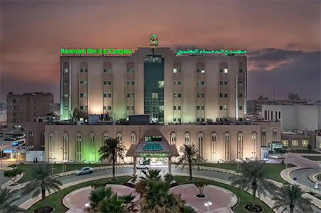 نجاح عملية جراحية نادرة لإعادة وظيفة الفك لشاب بمجمع الدمام