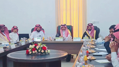 محافظ صامطة يرأس الدورة الثانية للمجلس المحلي: رؤية طموحة لتطوير مركز السهي وتعزيز مستقبله التنموي