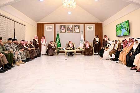 أمير منطقة جازان يلتقي مشايخ محافظة جزر فرسان