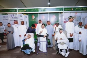 اللجنة المنظمة لمهرجان المانجو تستقبل منسوبي التأهيل الشامل بجازان وتقدم لهم الهدايا