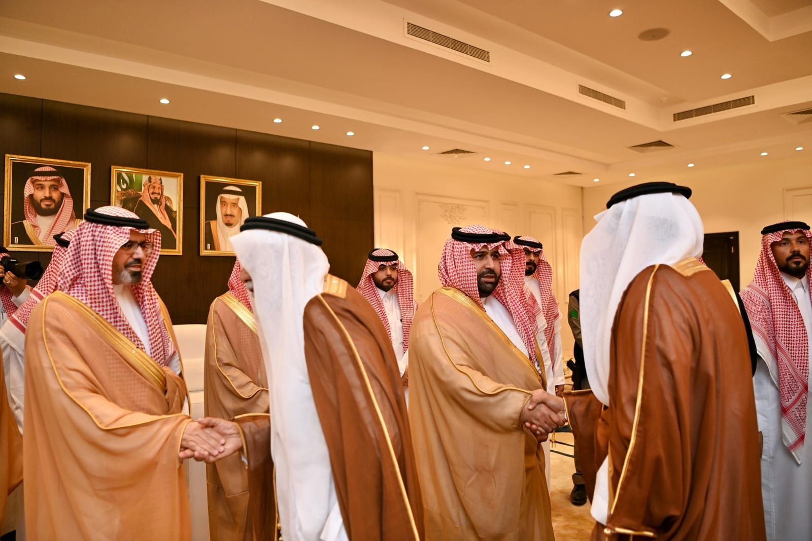 صاحب السمو الملكي أمير منطقة جازان و سمو نائبه يستقبل جموع المواطنبن بقصر الأمارة