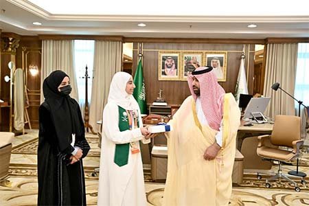 أمير جازان يكرم الطالبة "جيوان شعبي" لتحقيقها المركز الـ 2 عالميًا في معرض "آيسف 2025"