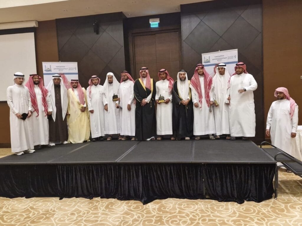 جمعية تحفيظ القرآن الكريم بالطوال تقيم حفلاً لاستقبال صاحب السمو الملكي الأمير عبدالعزيز بن خالد بن ثامر آل سعود وتكرم الحفاظ