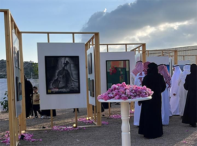 تدشين معرض "سيمفونية ورد" في الطائف