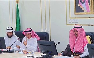 محافظ صامطة الدكتور خفيرالعمري يترأس الاجتماع الثاني للجنة الرئيسية لمدينة صامطة الصحية