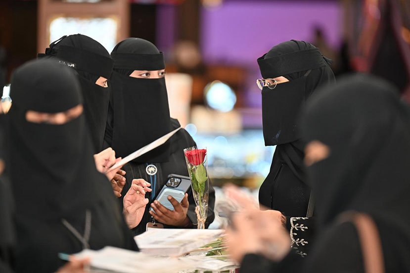 مركز التنمية الاجتماعية بجازان يُطلق مبادرة "خدمتنا بين يديك"