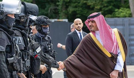 الأمير عبدالعزيز بن سعود يزور مركز العمليات الأمنية لشرطة باريس