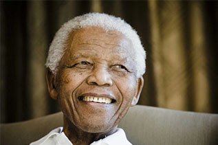 نيلسون مانديلا: تعرّف على رحلته ونضاله