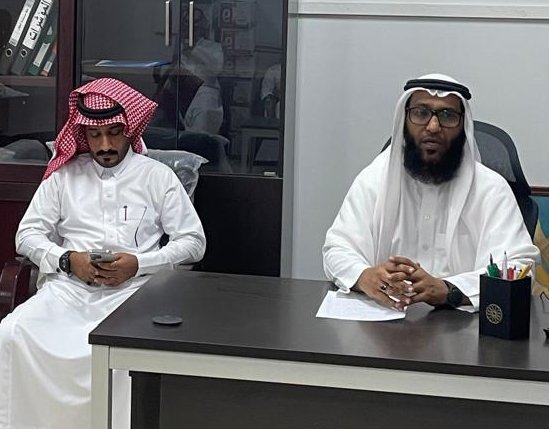 مدير مدرسة الملك عبد العزيز يجتمع بالهيئة التدريسية بمناسبة العام الدراسي الجديد