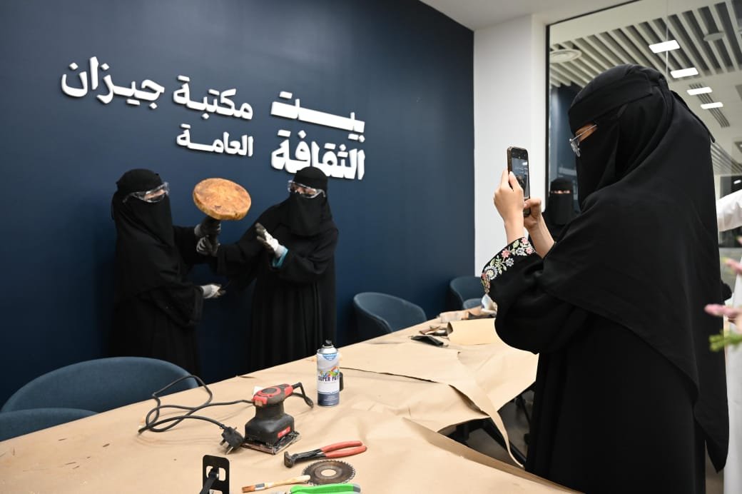 نادي فنون جازان ينظم دورة في النحت على الخشب ضمن فعاليات "نبض الفن"