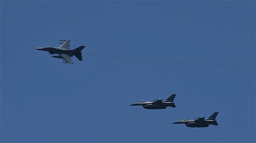 مقتل طيار بولندي إثر تحطم مقاتلة إف-16