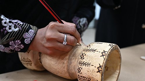 نادي فنون جازان ينظم دورة في النحت على الخشب ضمن فعاليات "نبض الفن"