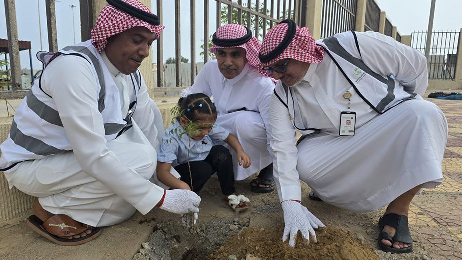وحدة الثروة السمكية بجزر فرسان تقوم مبادرة تشجير "السعودية الخضراء" في جزر فرسان