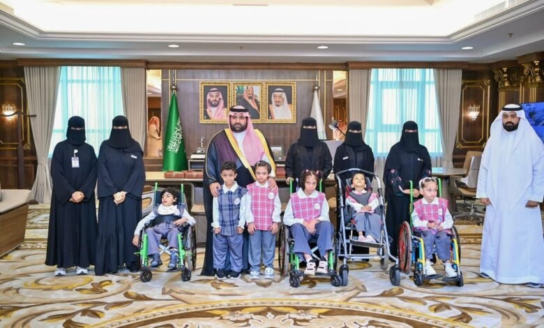 أمير جازان يستقبل مدير مركز جمعية الأطفال ذوي الإعاقة بالمنطقة