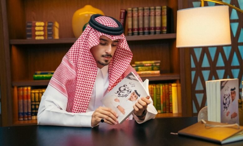 تدشين كتاب "دموع الرماد" للإعلامي والكاتب علي الحمدي في ديوانية القلم الذهبي بالعاصمة الرياض