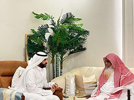 فضيلة المستشار الشرعي بفرع الرئاسة العامة للبحوث العلمية والإفتاء بمنطقة جازان يزور المدخلي للاطمئنان على صحته