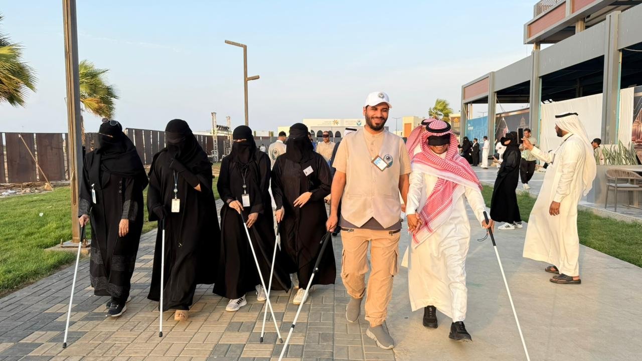 مركز التنمية الاجتماعية بجازان يفعل اليوم العالمي للعصا البيضاء بالشراكة مع جمعية الثريا للمكفوفين