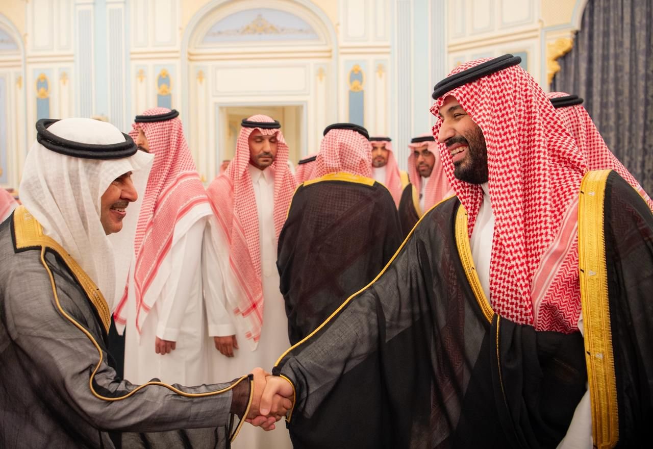 ولي العهد يستقبل أصحاب السمو الأمراء والفضيلة العلماء والمعالي الوزراء وجمعًا من المواطنين الذين قدموا للسلام على سموه.